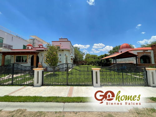 Imagen 1 de 14 de Casa En Venta En Club De Golf Tequisquiapan, Terreno 698 M2