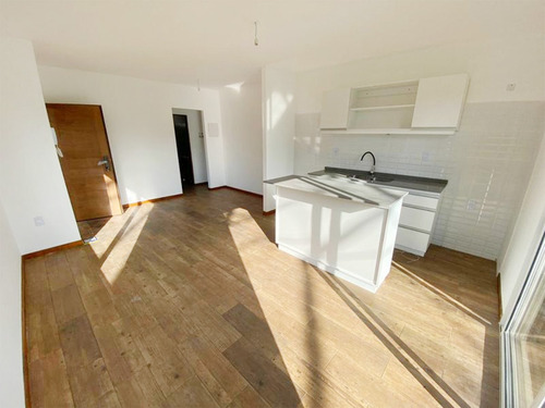 Venta Casa Lagomar, Ciudad De La Costa. 1 Dormitorio Con Renta, Jardin, Parrillero Y Cochera.