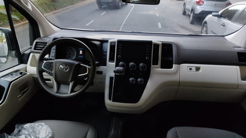 Toyota Hiace 2.8 Hdi 14 Asientos At