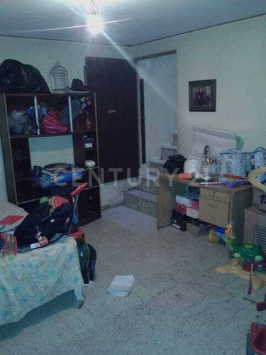 Casa En Venta Con Amplio Terreno En Col. El Carmen, Guadalajara, Jalisco