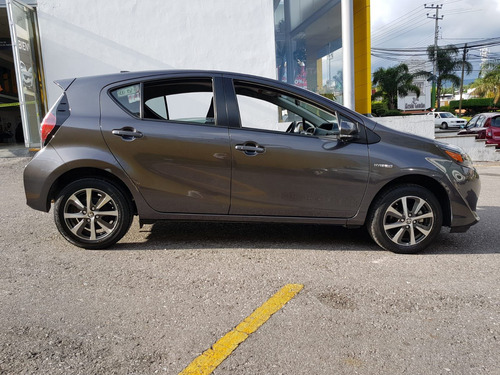 Imagen 2 de 15 de Toyota Prius 2020