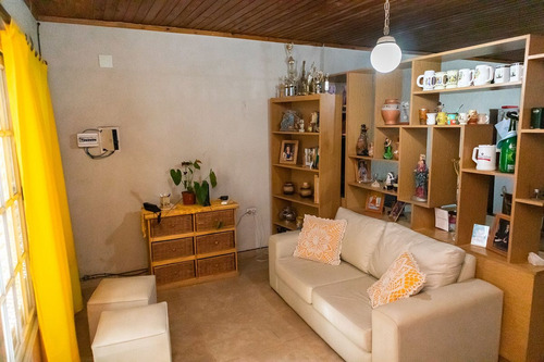 Venta Casa 2 Dorm A Media Cuadra De Av Blas Parera