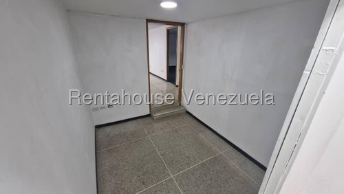 En Alquiler Excelente Oficina Ideal Y Funcional En La Urbina