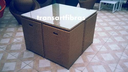 Imagem 4 de 10 de Mesa Quadrada De Fibra Sintetica Com 4 Puffs
