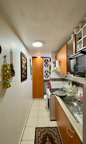 Se Vende Hermoso 2 Dormitorios + Estacionamiento. Av. PerĂș