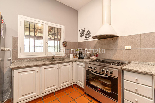 Venta Casa 3 Ambientes Con Jardín, Piscina Y Cochera En Palomar.