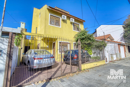 Casa 6 Ambientes, 7 Cuadras De Av. Maipú, Suite, Toilette, Play, Cochera Y Jardín.