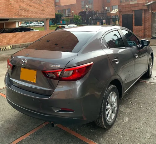Mazda 2 Touring Automático