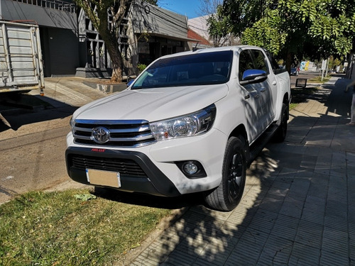 Toyota Hilux 2.8 Cd Srv 177cv 4x4 At 2016
