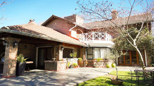 Casa En Venta Fisherton Cinco Dormitorios 