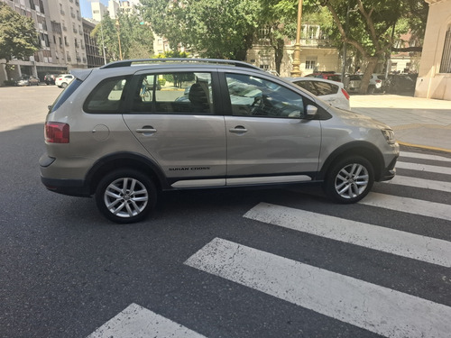 Volkswagen Suran Cross 1.6 Highline 101cv