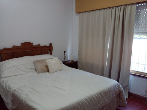 Casa De Familia Con Excelente Ubicación