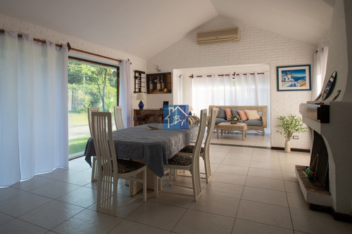 Casa En Jardines De Córdoba!- Ref: 1071