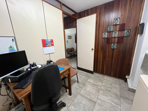 Se Alquila Espacio Para Consultorio U Oficina, 10 Mts Aprox. En Altamira Sur Frente A La Torre Británica.