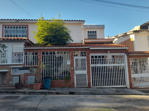 En Venta Casa En Urb Country Club Buenaventura, Guatire, Estado Miranda