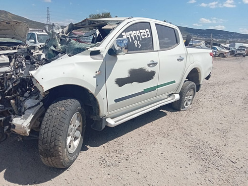 Mitsubishi L200 2.4 Cabina Doble 4x2 Mt