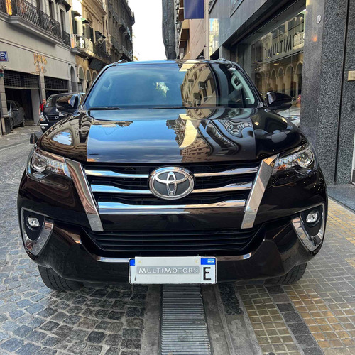 Imagen 2 de 25 de Toyota Sw4 2019 2.8 Srx 177cv 4x4 7as At Automatica Lucsc