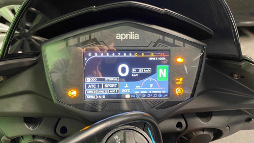 Imagen 9 de 11 de Aprilia Tuono V4 1100