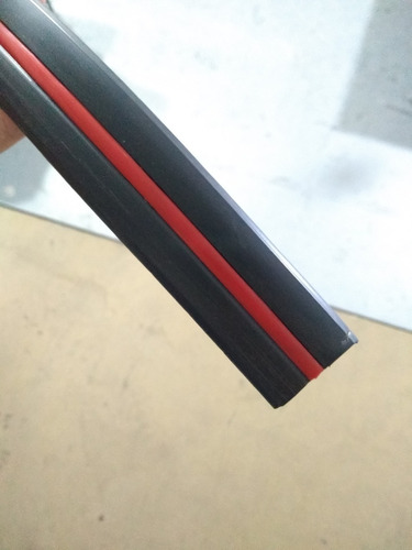 Moldura Negra C/ Vira Roja 5 Mm Por Metro Plastico Adhesivo 