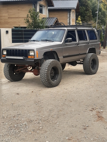 Imagen 3 de 8 de Jeep Cherokee 4.0 Sport 1999