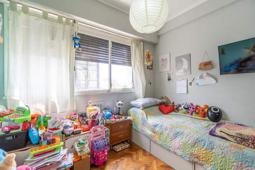 Venta Departamento 3 Ambientes Más Dependencia De Servicio, Balcón Al Frente Flores