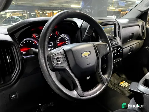 Chevrolet Silverado 4.3 V6 1500 WT Doble Cabina 4x2 At