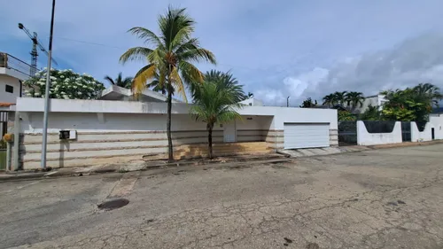Casa Urb. Costa Azul Qc