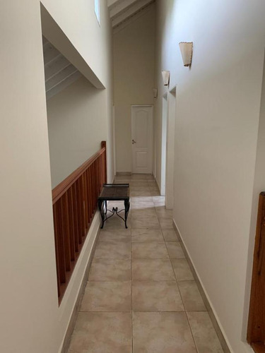 Casa En Venta En Altos De Las Condes, Pilar
