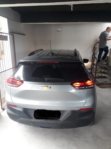 Três Quartos Com Três Banheiros, Garagem