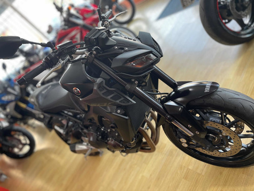 Imagen 2 de 8 de Yamaha Mt 09 Con Accesorios Hobbycer Bikes