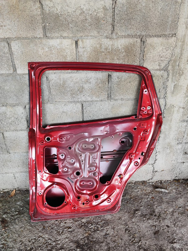 Puerta Trasera Derecha De Aveo 2024 Sedan Trasera Derecha Rojo (Usado)
