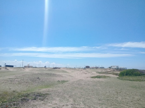 Imagen 9 de 13 de Manzana Frente Al Mar En Mar Del Sur