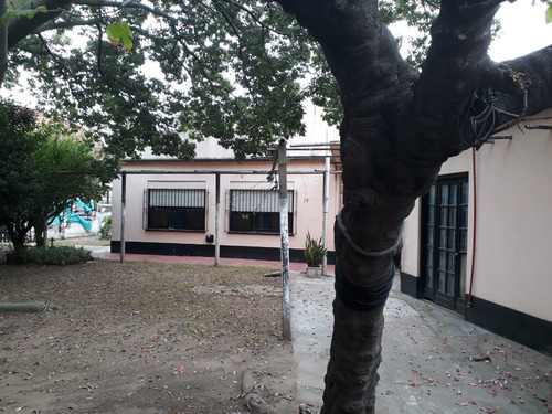 Imagen 2 de 13 de Venta Casa + Local + Lote Esquina, Santa Marina 600 Castelar