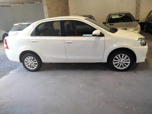 Toyota Etios Xls Sedan 1.5 (modelo 2015)
