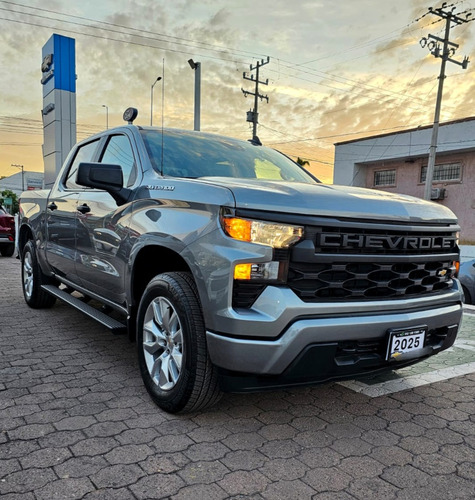 Chevrolet Silverado 5.3 V8 Custom Doble Cabina 4X4 At