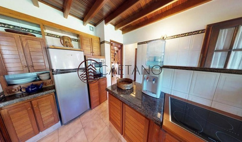 Hermosa Casa En Alquiler Anual. A Pasos Del Mar Y Muy Cerca De Playa Mansa.- Ref: 1330