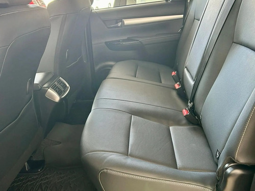 Toyota Hilux 2.8 D-4D TURBO DIESEL CD SRX PLUS 4X4 AUTOMÁTICO