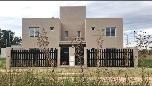 Venta De Dos Casas Tipo Dúplex En Junín.