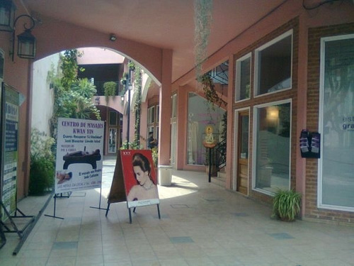 Local Centrico En La Galeria De La Fuente!!! Las Heras 234 Loc 02