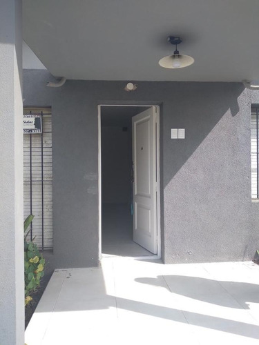 Casa En Venta - 2 Dormitorios 1 Baño - Parque Con Parrilla - 110mts2 - Francisco Alvarez