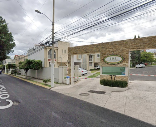 Sk01- Casa En Remate Bancario En C. Industria De La Construcción, Villas De Zapopan, Zap, Jal. (65% Debajo De Su Valor Comercial, Solo Recursos Propios)