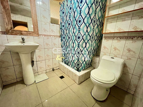Casa En Venta De 7 Dorm. En Quilpué