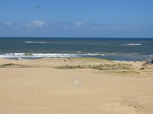 Arenas Del Mar - 4 Amazonita En Punta Del Diablo