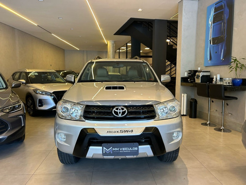 Toyota Hilux SW4 3.0 SRV 4X4 7 LUGARES 16V TURBO INTERCOOLER DIESEL 4P AUTOMÁTICO
