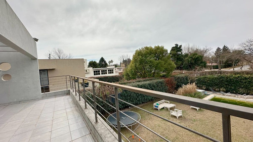 Casa Moderna 4 Dormitorios- San Marino Funes Hills