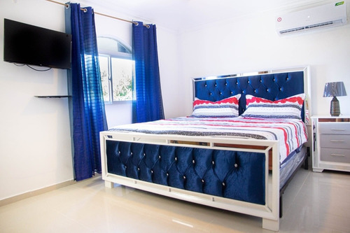 Imagen 19 de 30 de Exquisita Casa En Bávaro Con Piscina Y Amueblada
