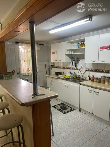 Casa En Venta De 3 Dorm. En Cerro Navia
