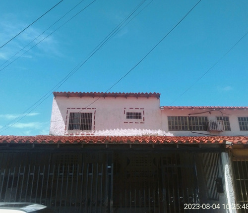 Casa Con Anexo En La Urbanización La Arboleda Mariño Ic-00167