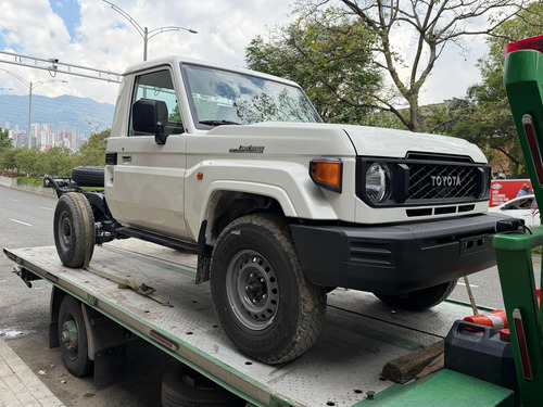 Toyota Land Cruiser 79 4.0 Chasis