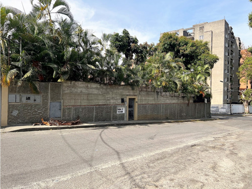 Casa En Alquiler O Venta En Los Palos Grandes En Esquina Con Anexo